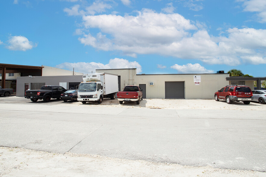 2500 SW 3rd Ave, Fort Lauderdale, FL for lease - Building Photo - Image 1 of 27