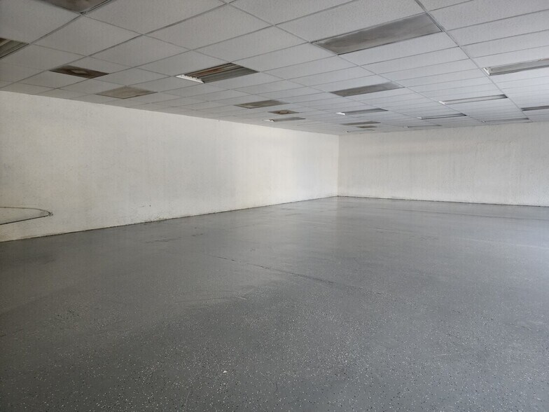 284 S Center St, Pierson, FL à louer - Photo intérieure - Image 3 de 9