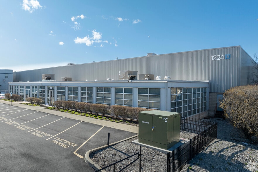 1224 N Hooker St, Chicago, IL for lease - Building Photo - Image 1 of 10