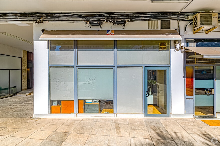 Retail in Barcelona, Barcelona for lease - Building Photo - Image 3 of 7