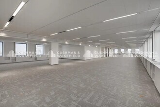 2 Rue George Stephenson, Montigny-le-Bretonneux for lease Interior Photo- Image 2 of 3
