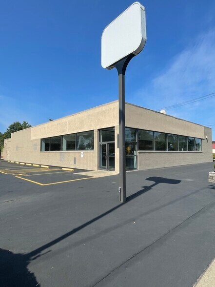 358 Buffalo St, Hamburg, NY à louer - Photo du bâtiment - Image 1 de 8