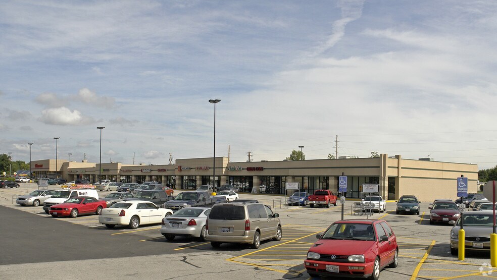 100-110 Carlyle Plaza Dr, Belleville, IL à louer - Photo du bâtiment - Image 3 de 7