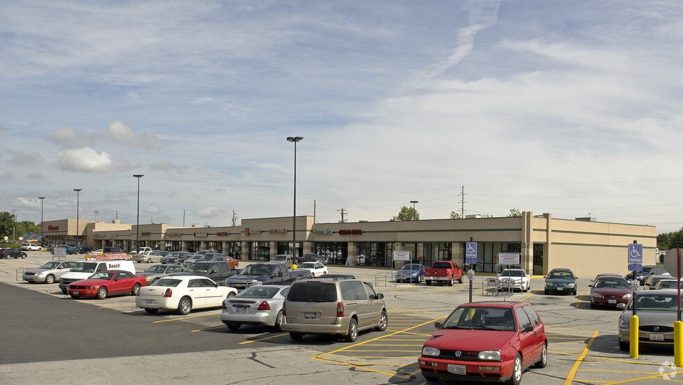 100-110 Carlyle Plaza Dr, Belleville, IL à louer - Photo du bâtiment - Image 3 de 7