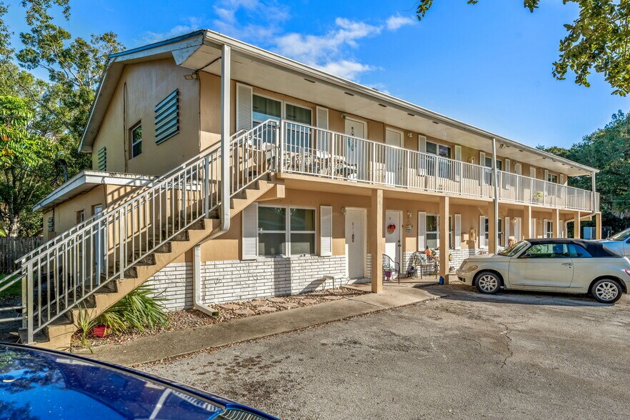 85-89 NW Irwin Ave, West Melbourne, FL à vendre - Photo du bâtiment - Image 2 de 31