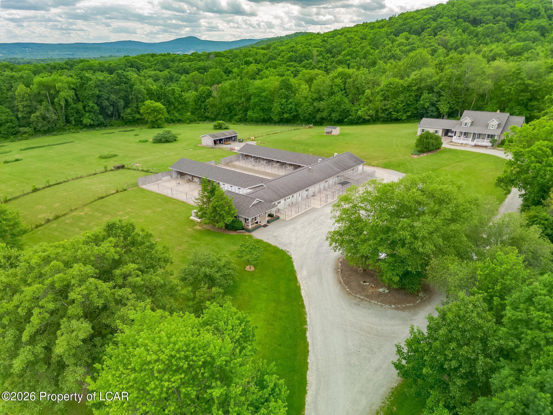 175 Decoverly Lane, Falls, PA à vendre Photo principale- Image 1 de 48