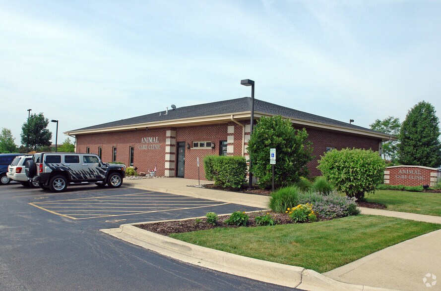 230 Stonegate Rd, Algonquin, IL for sale - Primary Photo - Image 1 of 2