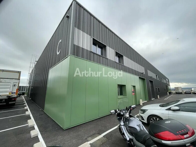 Industrial in Reims for lease - Building Photo - Image 2 of 4