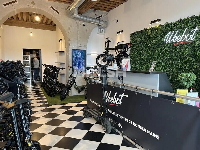 Retail in Lyon for lease - Interior Photo - Image 2 of 6