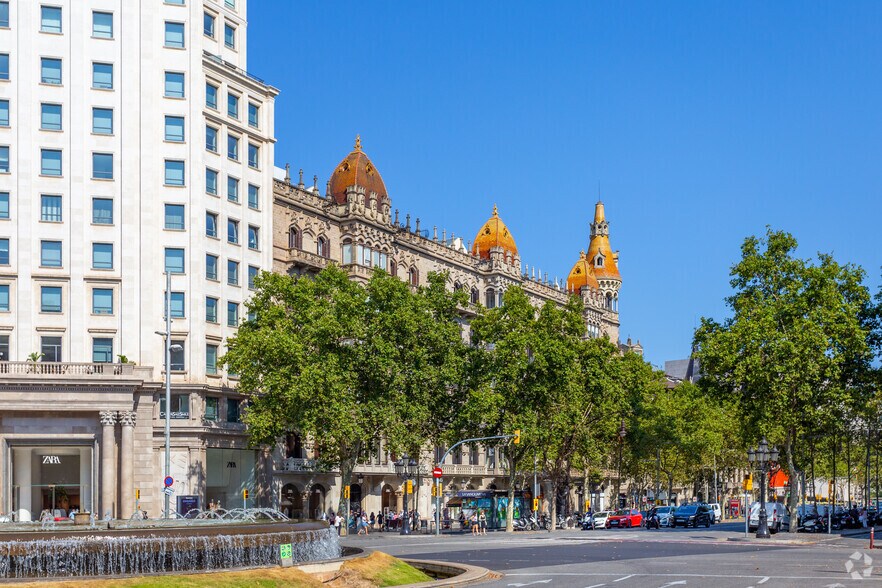 Passeig de Gràcia, 6, Barcelone, Barcelona à louer - Photo du bâtiment - Image 3 de 6