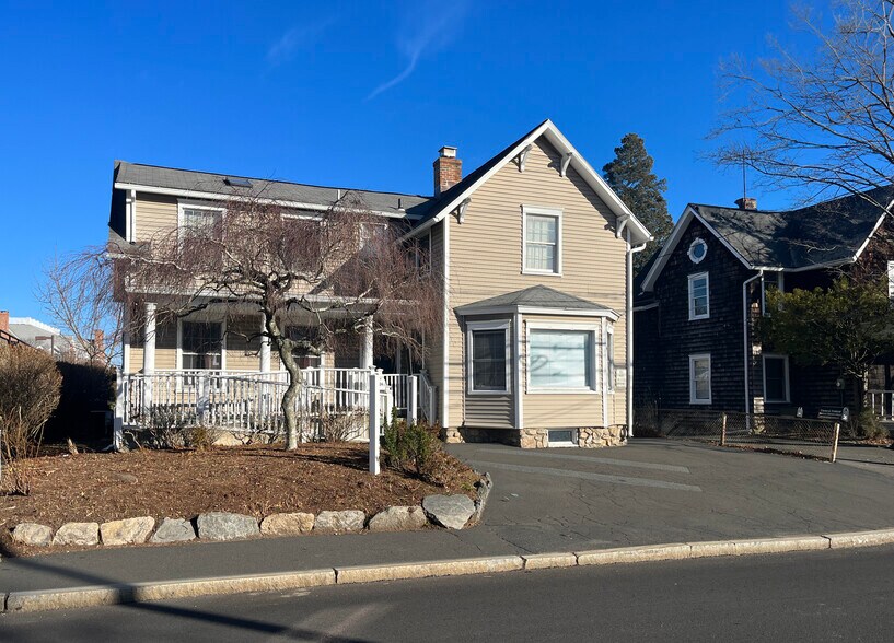 24 Grove St, New Canaan, CT à vendre - Photo du bâtiment - Image 3 de 9