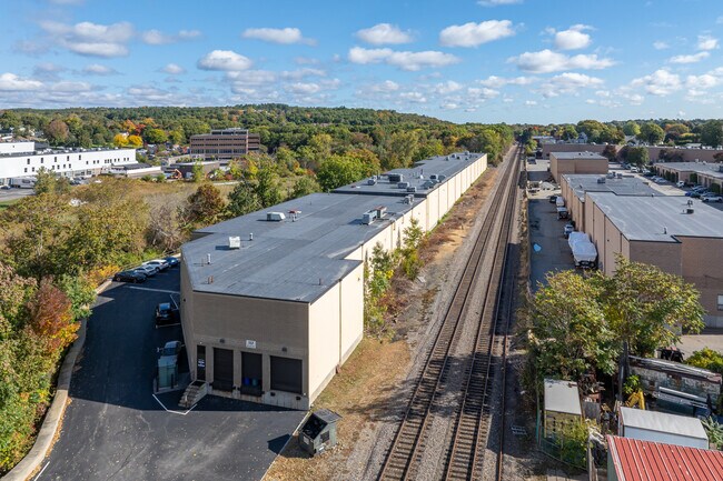 Plus de détails pour 117 Beaver St, Waltham, MA - Industriel à louer