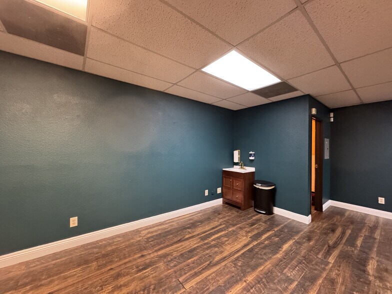 4755 W Flamingo Rd, Las Vegas, NV à louer - Photo intérieure - Image 2 de 10