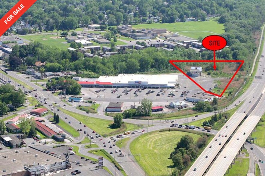 2803 Brewerton Rd, Syracuse, NY à vendre - Photo principale - Image 1 de 1