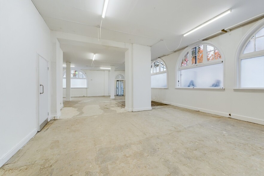 644-646 Old Kent Rd, London for lease - Interior Photo - Image 2 of 5