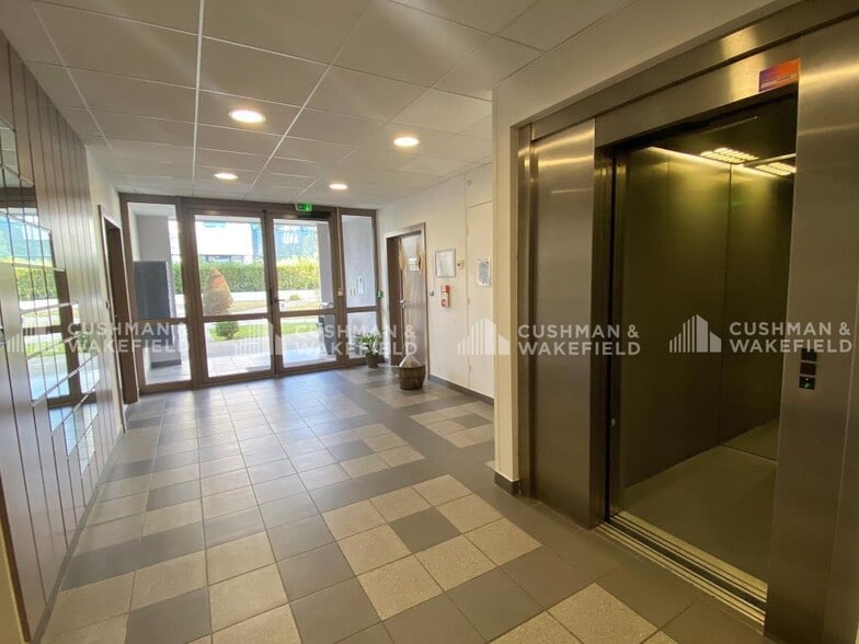 1 Rue Mahatma Gandhi, Aix-en-Provence à louer - Hall d’entrée - Image 2 de 10