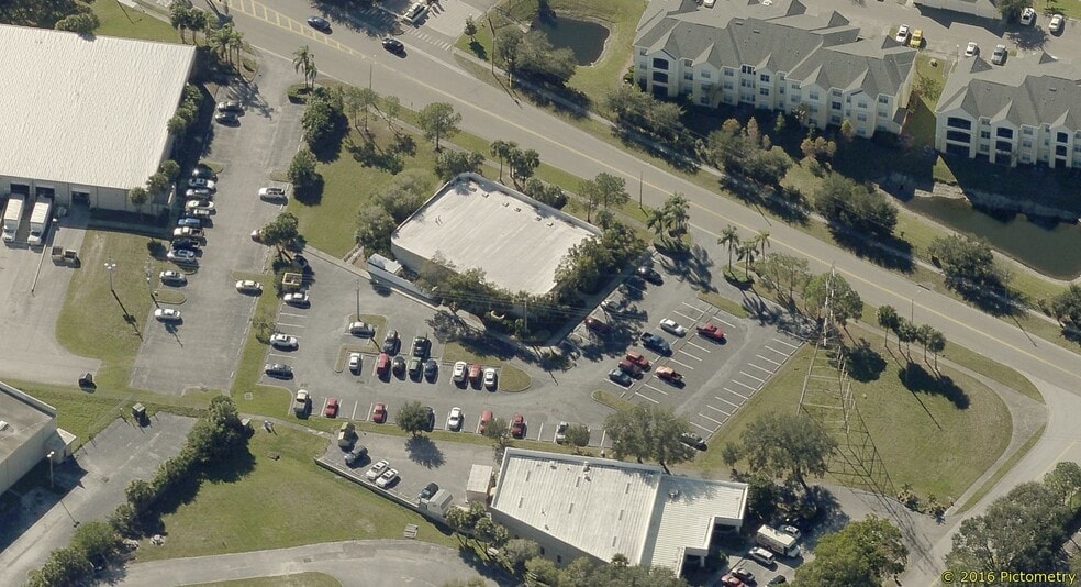 14333 58th St N, Clearwater, FL à vendre - Photo du bâtiment - Image 3 de 7