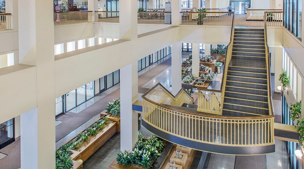 85 7th Pl E, Saint Paul, MN à louer - Photo du bâtiment - Image 2 de 11