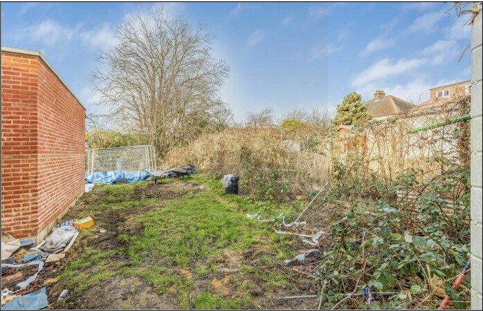 153 Mostyn Rd, Londres à vendre - Photo du bâtiment - Image 2 de 2