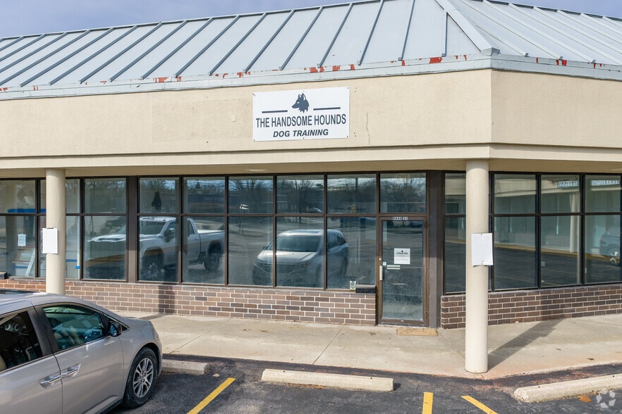 6444 Pearl Rd, Parma Heights, OH à louer - Photo du bâtiment - Image 3 de 6