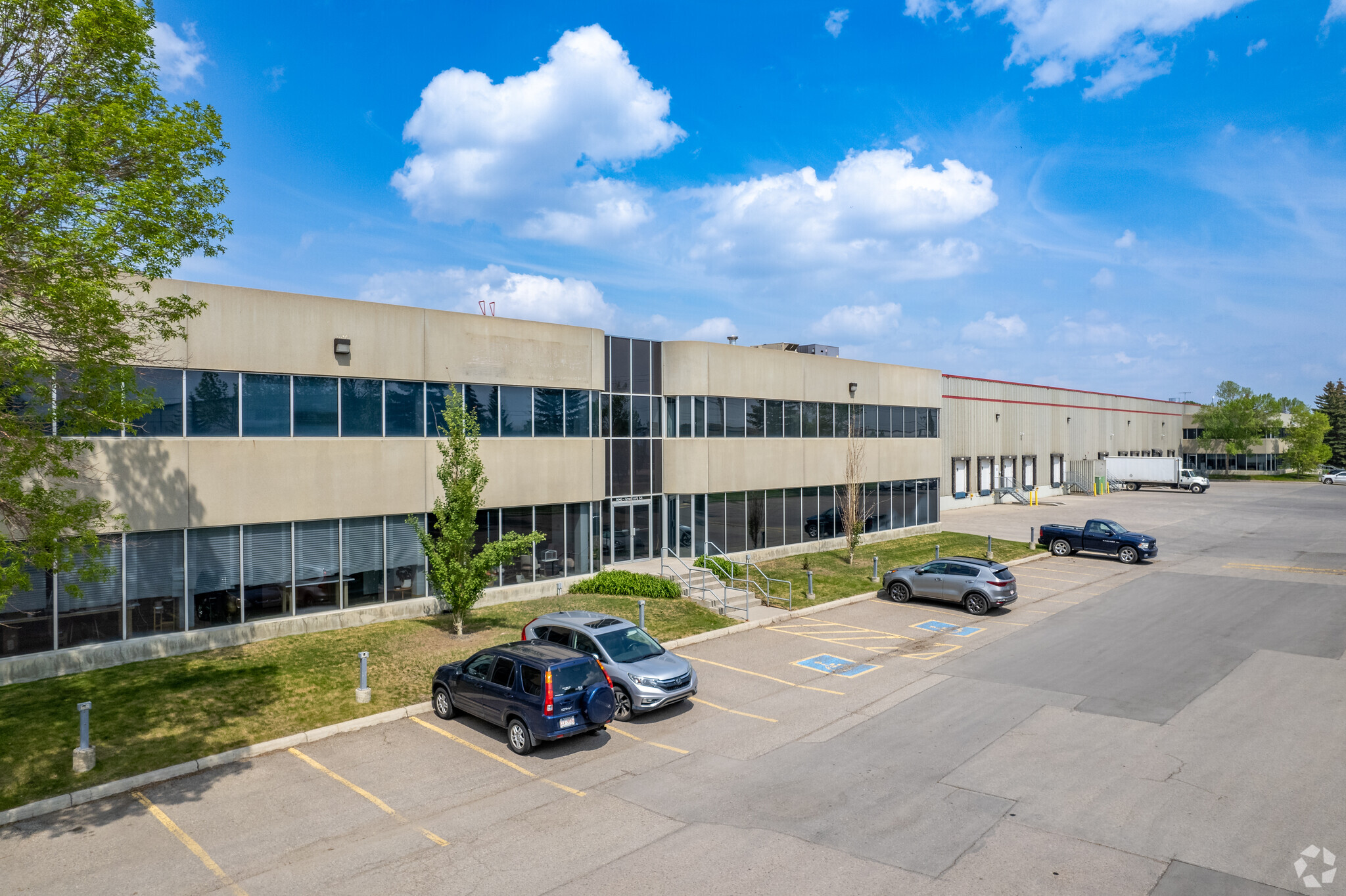 4920-5020 72 Av SE, Calgary, AB for lease Primary Photo- Image 1 of 11