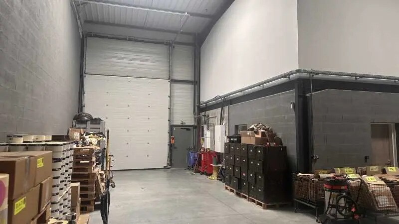 Flex in Chassieu for lease - Interior Photo - Image 3 of 10