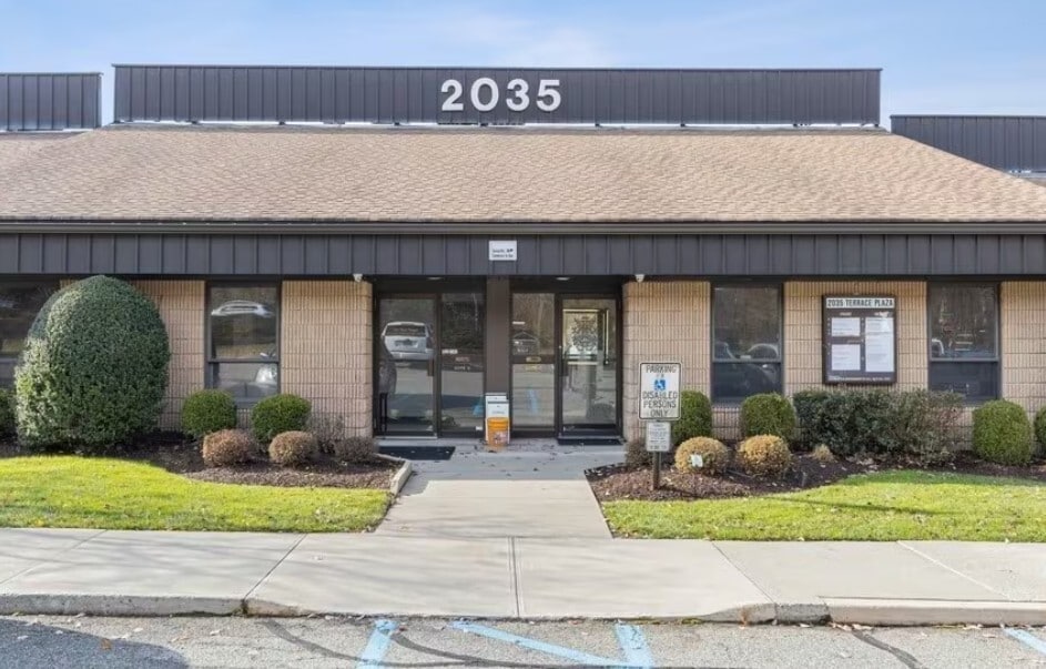 2035 Hamburg Tpke, Wayne, NJ for lease Primary Photo- Image 1 of 2