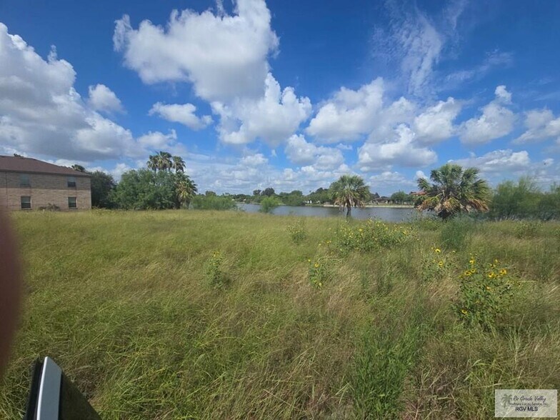 0 Dana Ave. Brownsville TX 78526, Brownsville, TX à vendre - Photo du bâtiment - Image 2 de 4