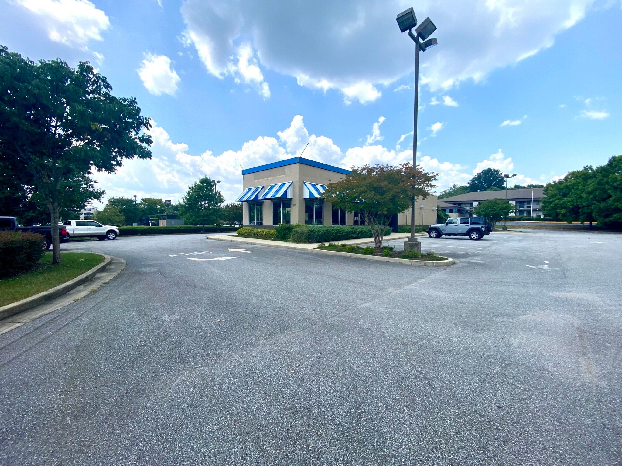 613 Cahaba Valley Rd, Pelham, AL for lease Primary Photo- Image 1 of 6