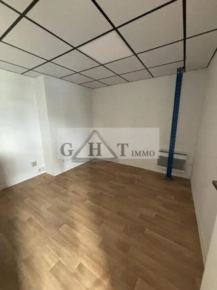 Office in Montreuil for lease - Interior Photo - Image 3 of 4