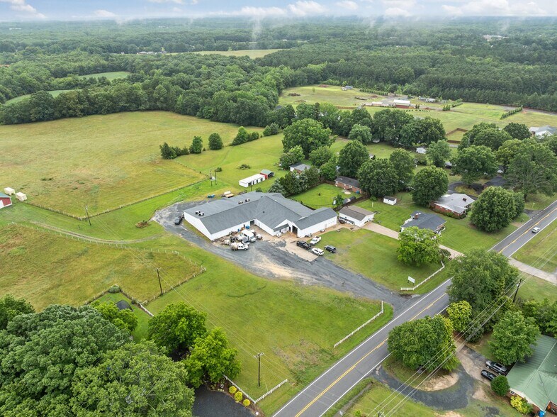 704 N Central Ave, Locust, NC à louer - Photo du bâtiment - Image 2 de 64