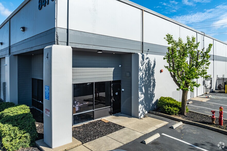 8470 Belvedere Ave, Sacramento, CA à louer - Photo du bâtiment - Image 2 de 17