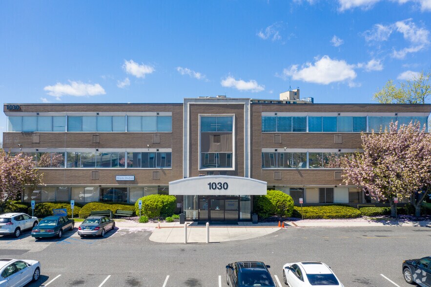 1030 Kings Hwy N, Cherry Hill, NJ à louer - Photo du bâtiment - Image 2 de 4