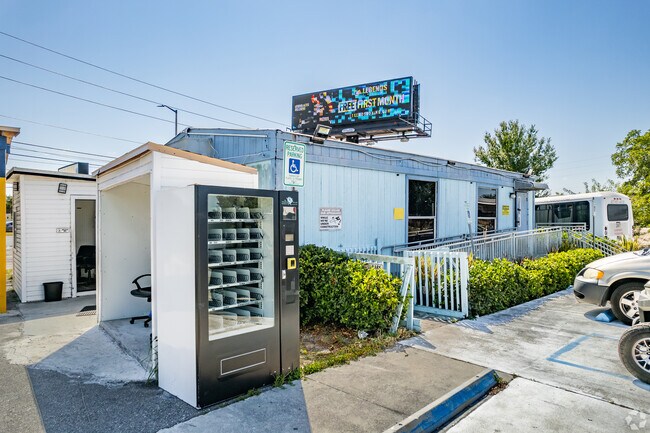More details for 7330 Narcoossee Rd, Orlando, FL - Specialty for Sale