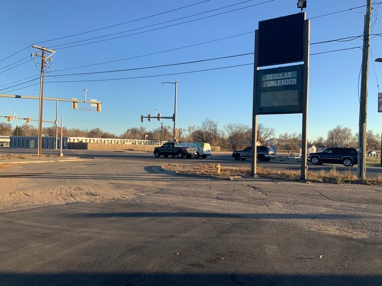 1011 37th St, Evans, CO à vendre - Photo du bâtiment - Image 2 de 14