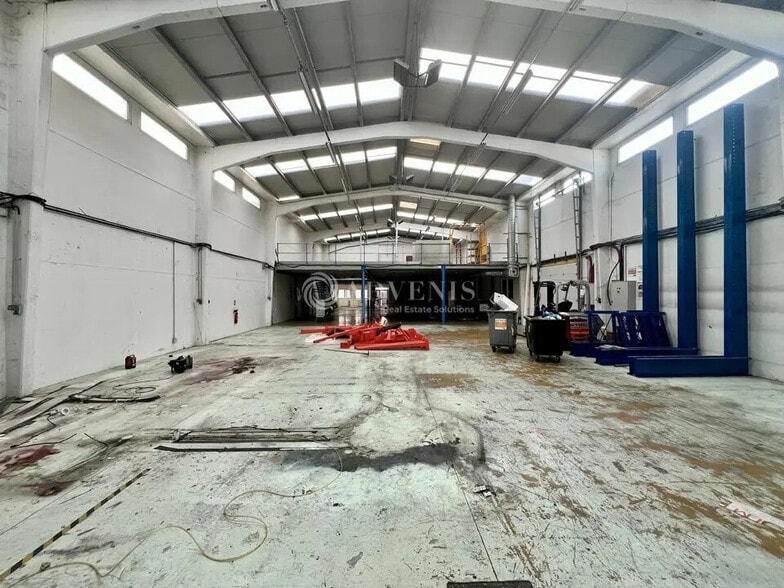 Flex in Argenteuil for lease - Interior Photo - Image 2 of 9