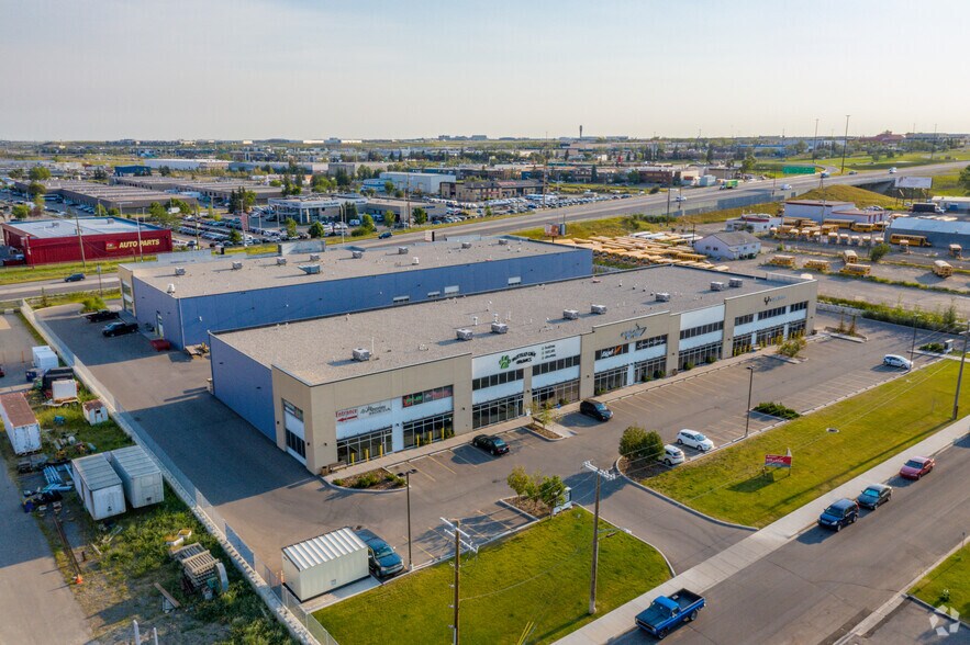 620-630 46 Av NE, Calgary, AB à louer - Aérien - Image 3 de 3