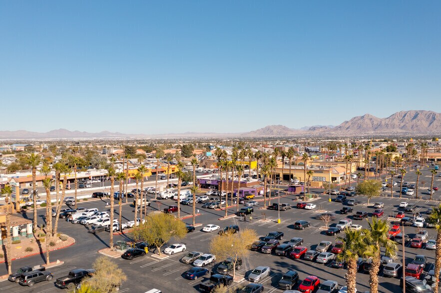 1720-1868 E Charleston Blvd, Las Vegas, NV à louer - Photo du bâtiment - Image 3 de 3