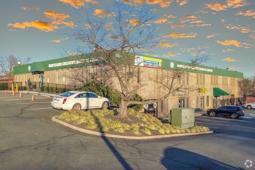 880 W Church Rd, Sterling, VA for lease - Primary Photo - Image 1 of 1