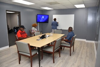 1830 Ruffin Mill Cir, South Chesterfield, VA à louer Photo du bâtiment- Image 2 de 4