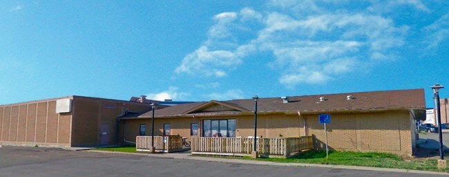 Plus de détails pour 638 14 St SW, Medicine Hat, AB - Commerce de détail à vendre