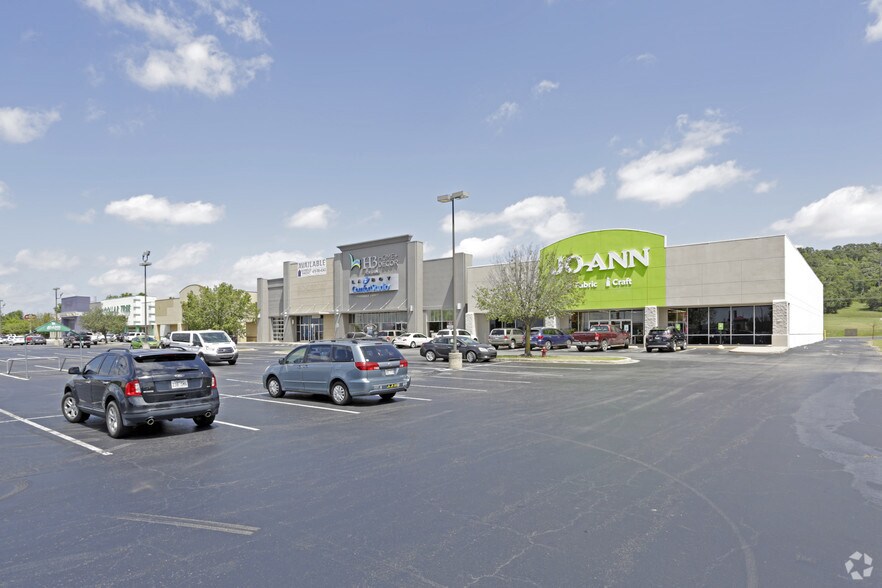 7601-7615 Rogers Ave, Fort Smith, AR for lease - Building Photo - Image 2 of 2