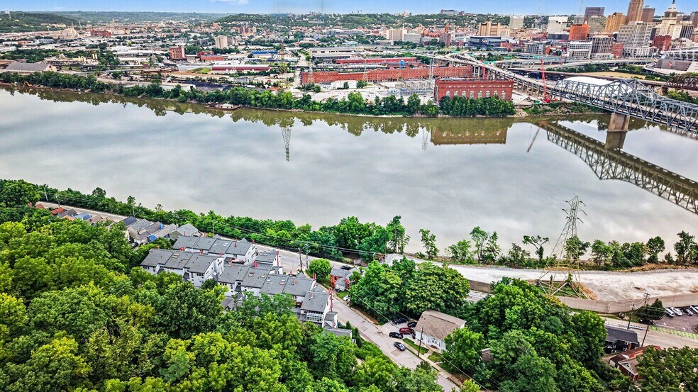 831 Highway Ave, Covington, KY à vendre - Photo du bâtiment - Image 3 de 18