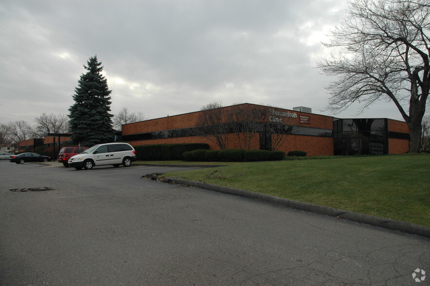 909 W Maple Rd, Clawson, MI for lease - Building Photo - Image 2 of 6