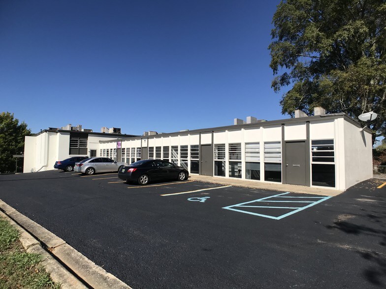 9433 Parkway E, Birmingham, AL à louer - Photo du bâtiment - Image 2 de 2