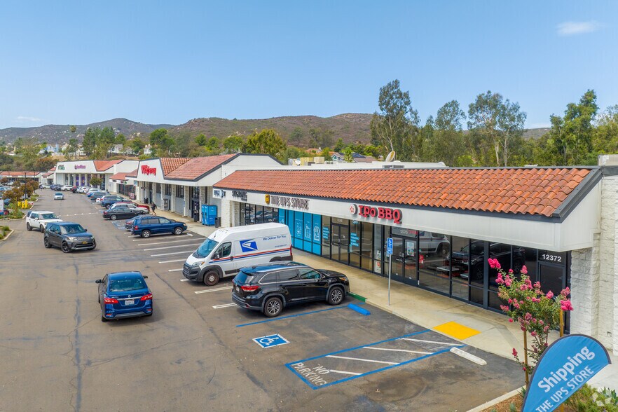 12312-12378 Poway Rd, Poway, CA à louer - Photo du bâtiment - Image 3 de 6