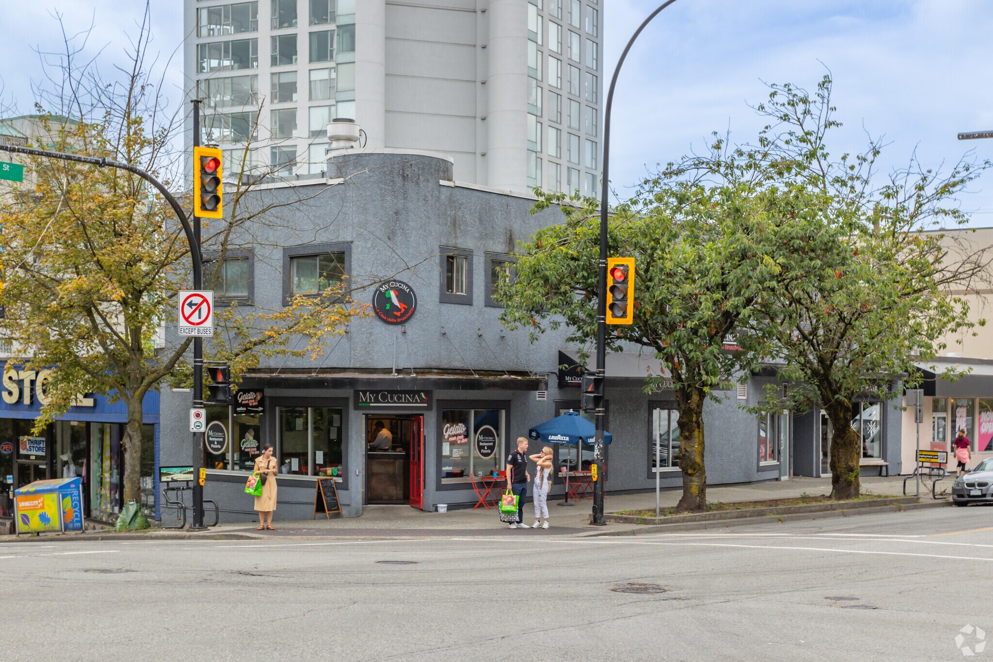 273 Lonsdale Ave, North Vancouver, BC for sale Primary Photo- Image 1 of 1