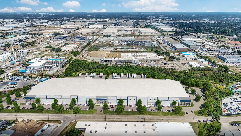 2801 Wood Dr, Garland, TX for lease - Building Photo - Image 2 of 6