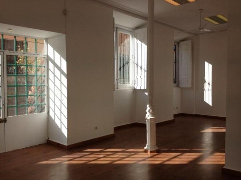 Plaza del Dos de Mayo, 5, Madrid, Madrid for lease - Building Photo - Image 2 of 5