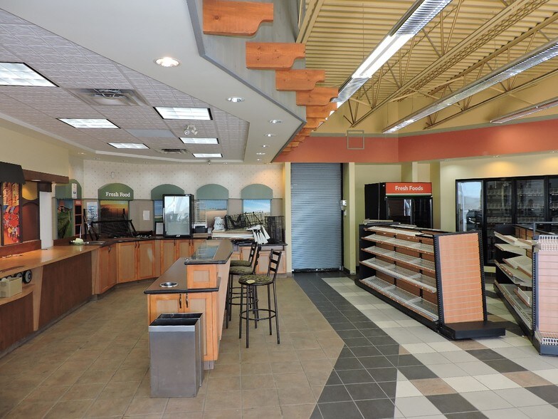 41 Petrolia Dr, Red Deer, AB à vendre - Photo principale - Image 1 de 1